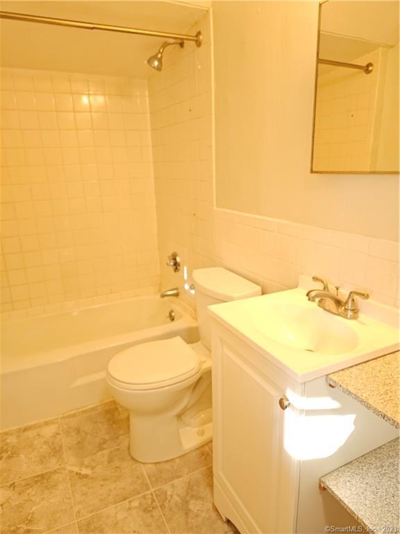 105 Ashland Ave, Newington, CT 06111 Room for Rent in Newington, CT