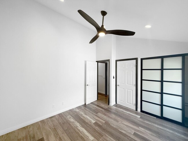 Building Photo - Stunning 2 bed/1.5 bath condo in the desir...