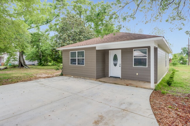 Photo - 170 Dorries St House