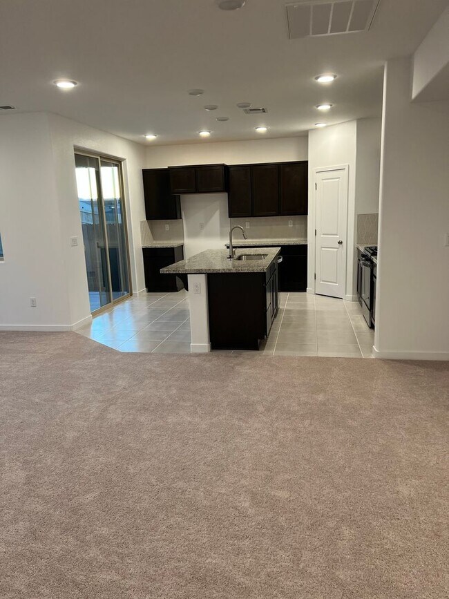 Building Photo - 681 Estancia Ct