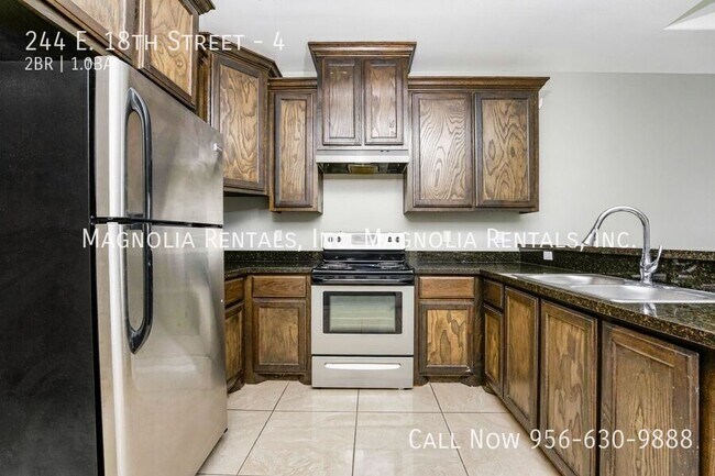 Foto del edificio - 244 E 18th St