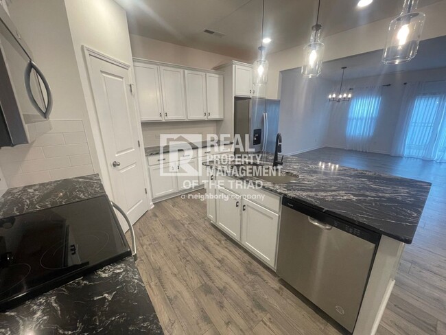 Foto del edificio - New Construction 3bd/2.5ba Townhome in NE ...