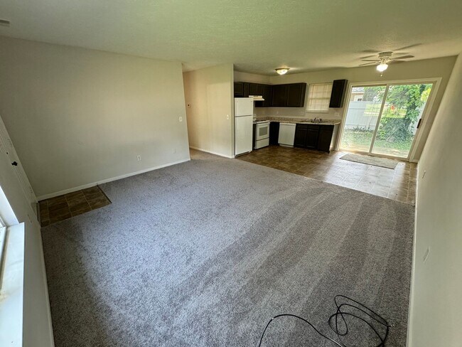 Building Photo - MT HEALTHY - Simple ranch living 3 bed 1 bath