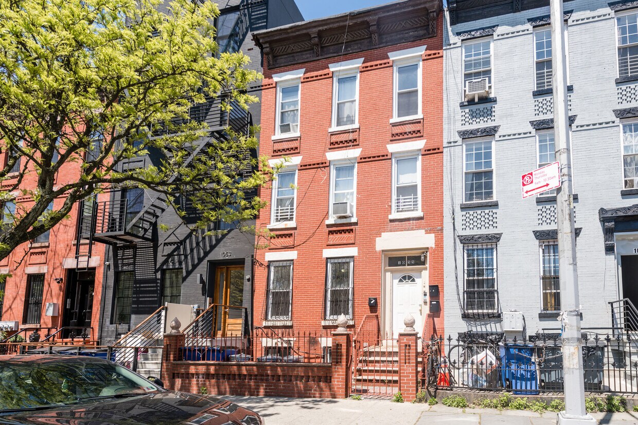 Primary Photo - 1055 Jefferson Ave
