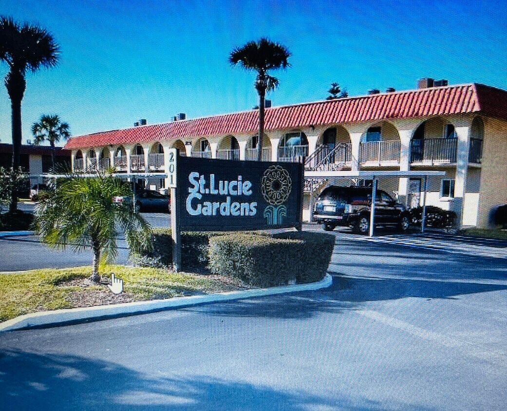Primary Photo - 201 St Lucie Ln