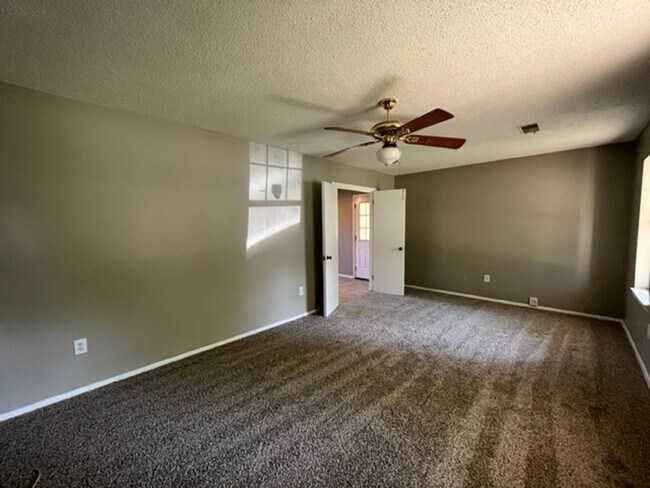 Building Photo - Renovated 2 Bedroom 1 Bath Home for Rent!!