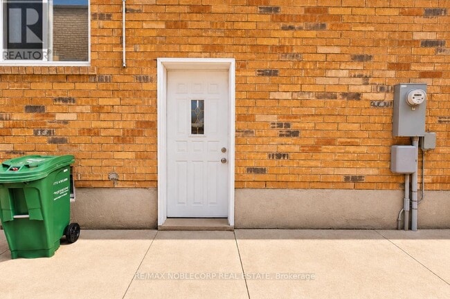 Building Photo - 62 Pavin Crescent