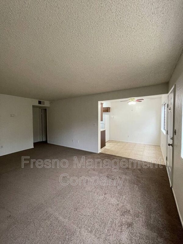 Building Photo - 655 W Ashlan Ave