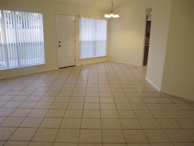 Building Photo - 13410 N Thorntree Dr