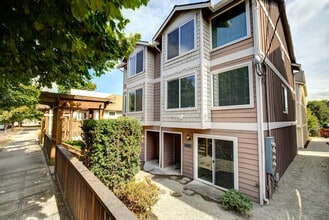Building Photo - 6616 Corson Ave S