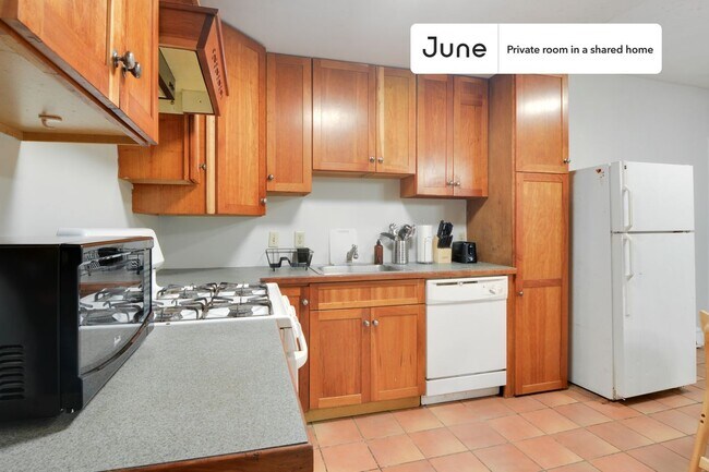 Foto del edificio - Room in Shared 5 bed/3 bath home