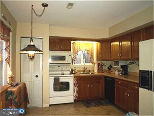 Building Photo - 13A Kittery Ct