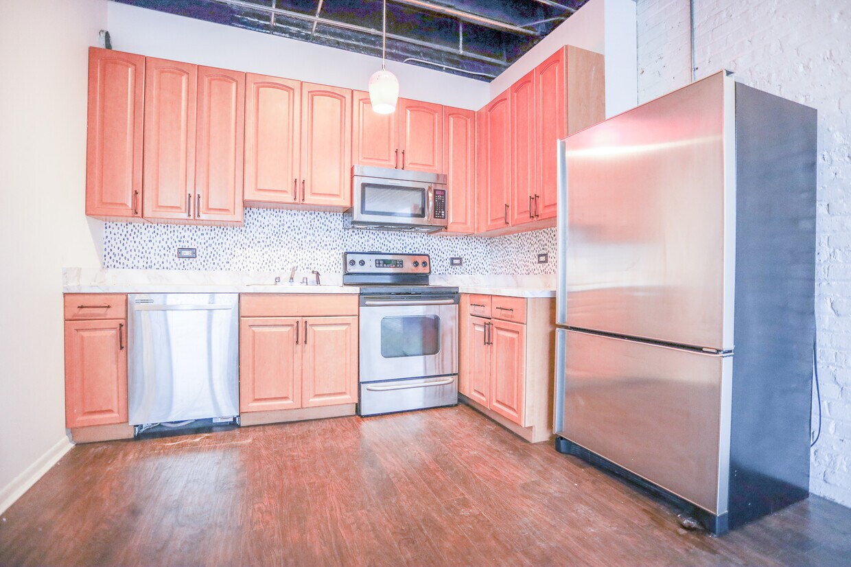 Primary Photo - 5219 N Clark St