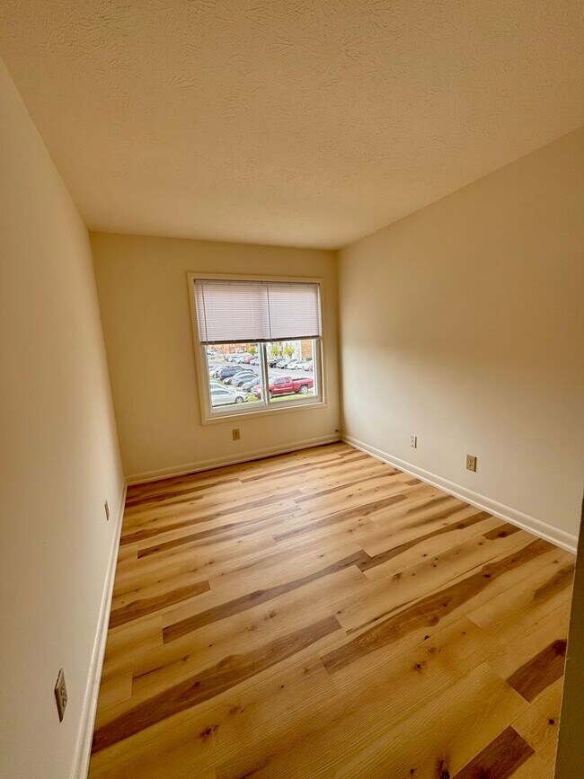 Building Photo - Apartment for Rent