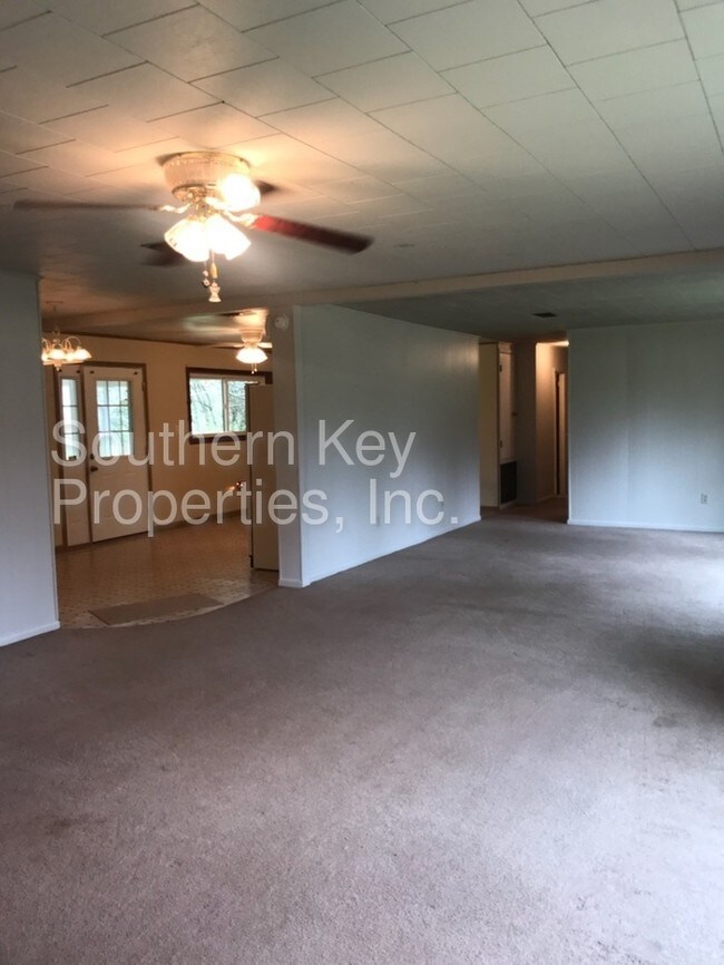 8101 4th St, Laurel Hill, FL 32567 House Rental in Laurel Hill, FL