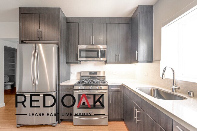 Building Photo - Beautiful and Spacious One Bedroom with Pr...