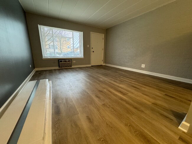 Foto del edificio - 6830 N Ozark Ave