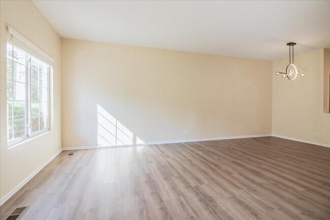 Building Photo - 2306 Reflections Dr