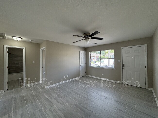 Foto del edificio - 1100 Ruth Ann Dr