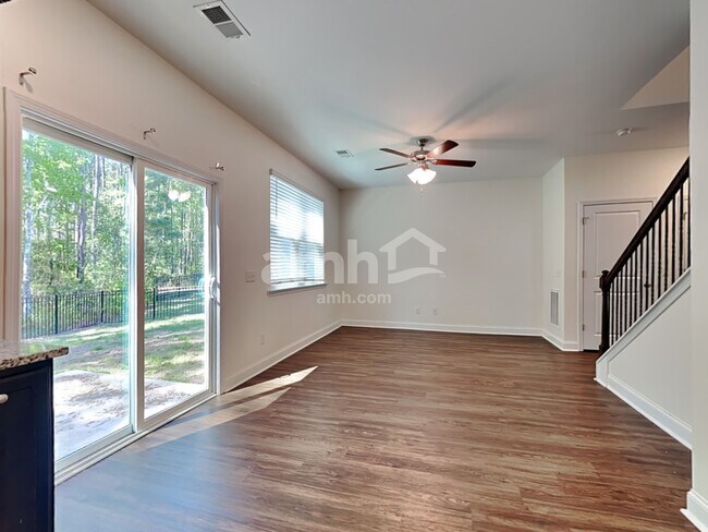 Building Photo - 509 W Lionel Rd