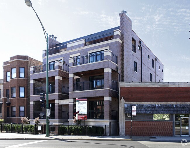 Primary Photo - 3764 N Clark St