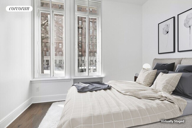 Building Photo - 305 W 72nd St