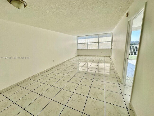 Foto del edificio - 1200 NE Miami Gardens Dr