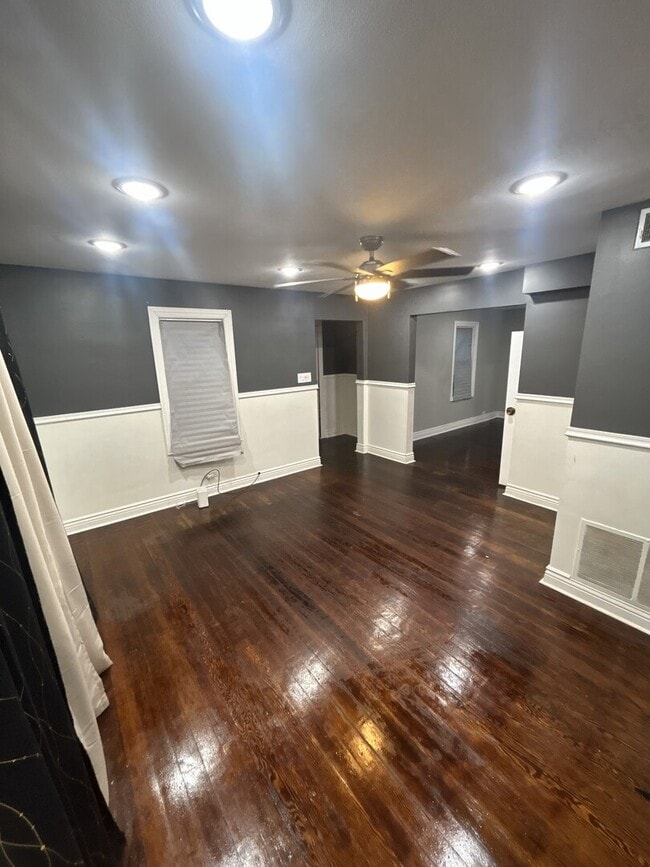 Building Photo - 9607 Merrimac Ave