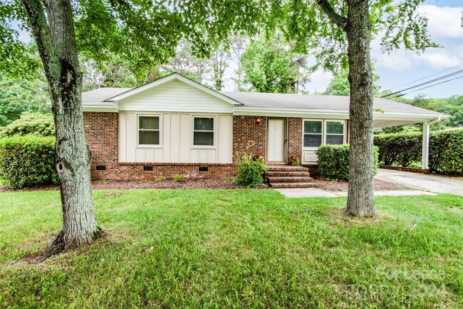 Building Photo - 1453 Fox Run Dr