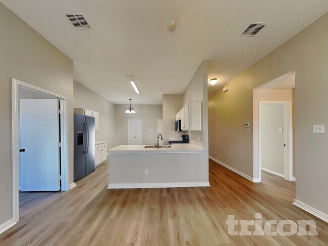 Building Photo - 923 McKavett Dr