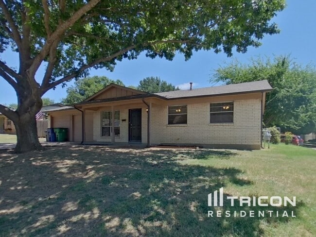 Building Photo - 620 Wallace Dr