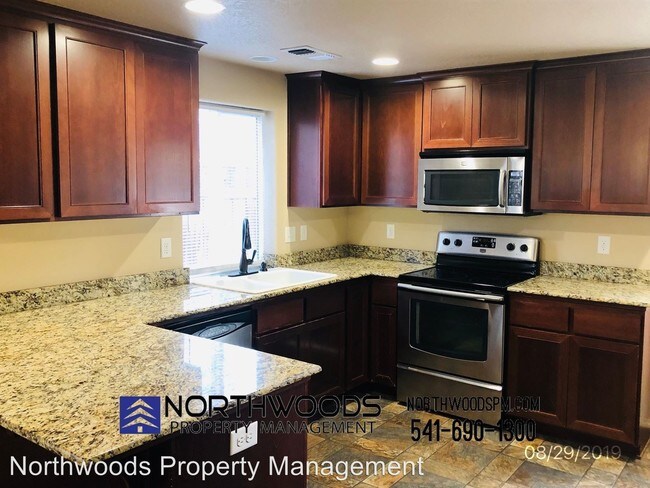 Foto del edificio - 3 br, 2 bath House - 831 Halvorsen