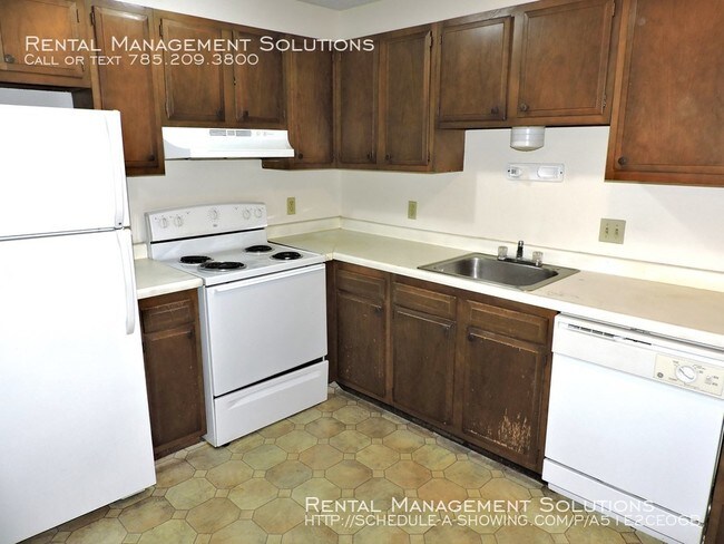 Building Photo - Bluewood East Apts - 2 BR 1 Bath