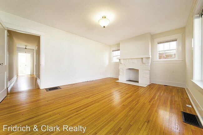 Building Photo - 2 br, 1 bath House - 915 Bradford Ave.