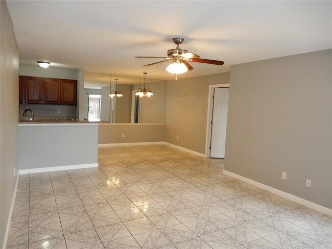 Building Photo - 10631 Braes Bend Dr