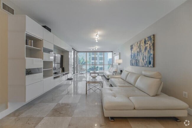 Building Photo - 3101 S Ocean Dr