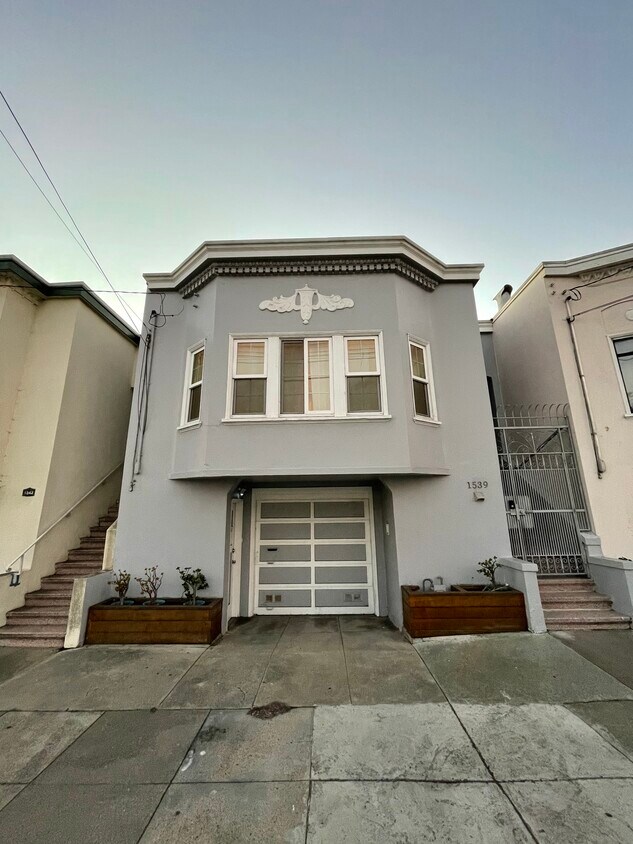 Primary Photo - 1539 46th Ave