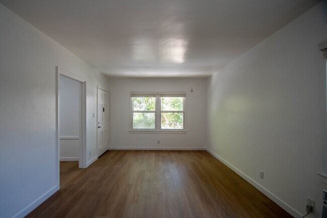 Building Photo - 14437 Dickens St