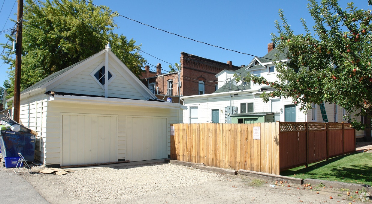 Building Photo - 1207 W Washington St