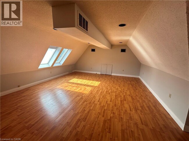 Building Photo - 303 James St S