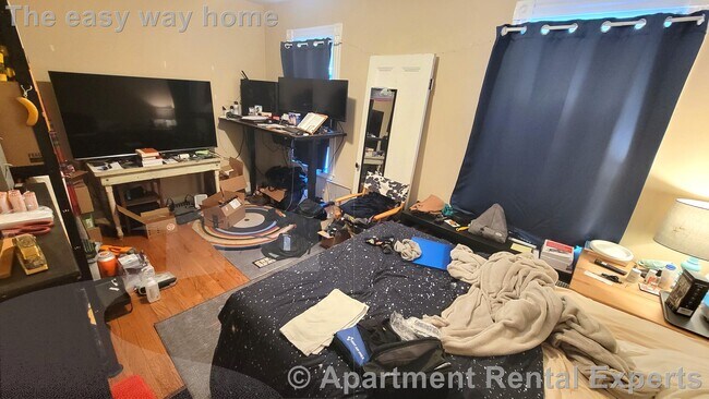 Building Photo - Central Sq 3+ Bedroom - Great location!  R...