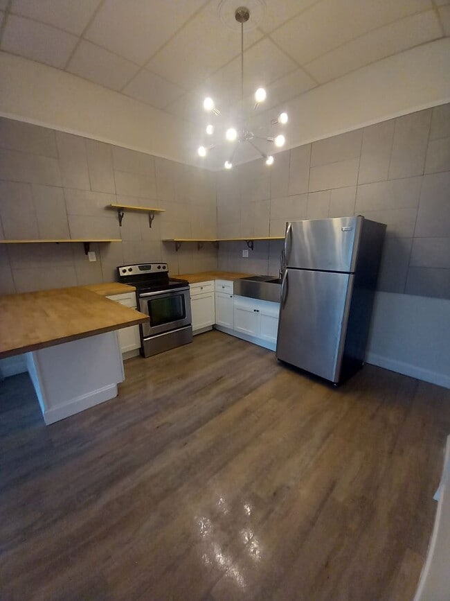 Photo - 330 N 5th St Apartment