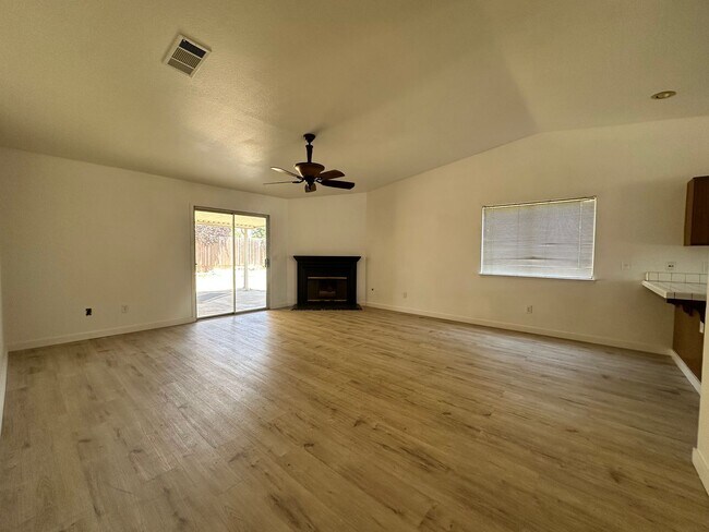 Foto del edificio - 2324 W Delta Ave