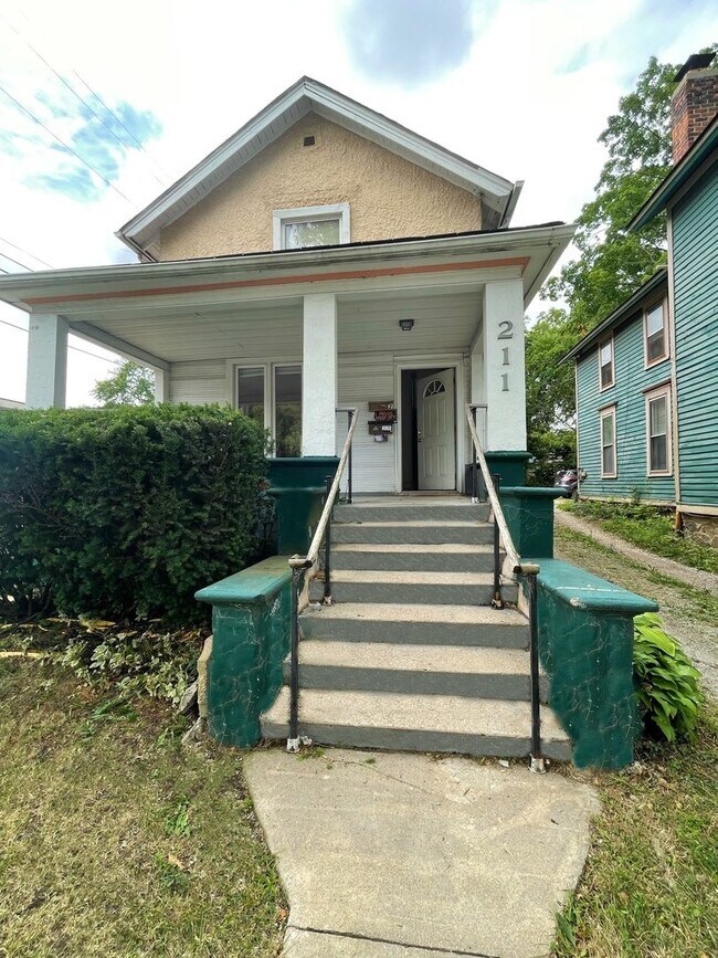 Building Photo - 211 Ballard St