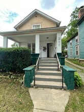 Building Photo - 211 Ballard St