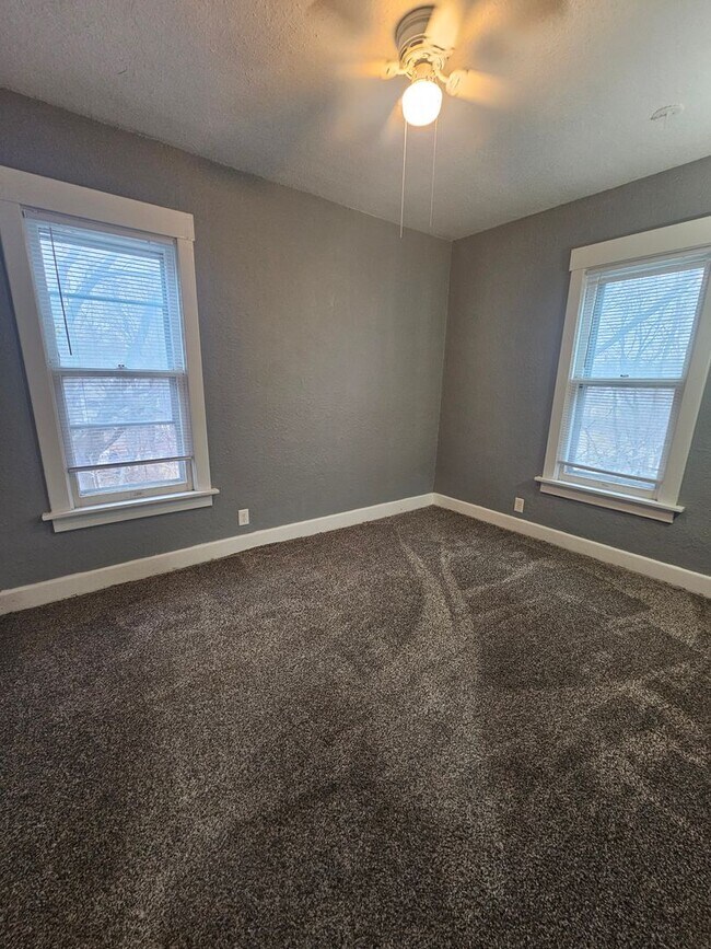 Foto del edificio - 606-608 W 9th Street