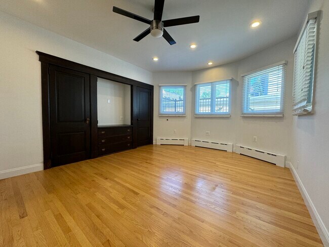 Family room - 441 New York Ave
