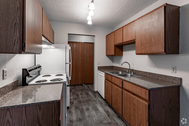 2BR, 1BA - 1,025SF - Kitchen - Sherburne Park Estates
