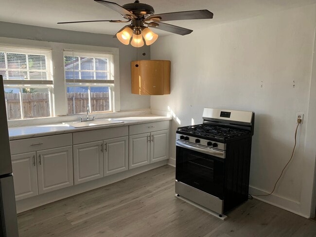 Foto del edificio - 451 Oak Ave