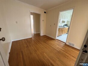 Building Photo - 138 Midland Pl